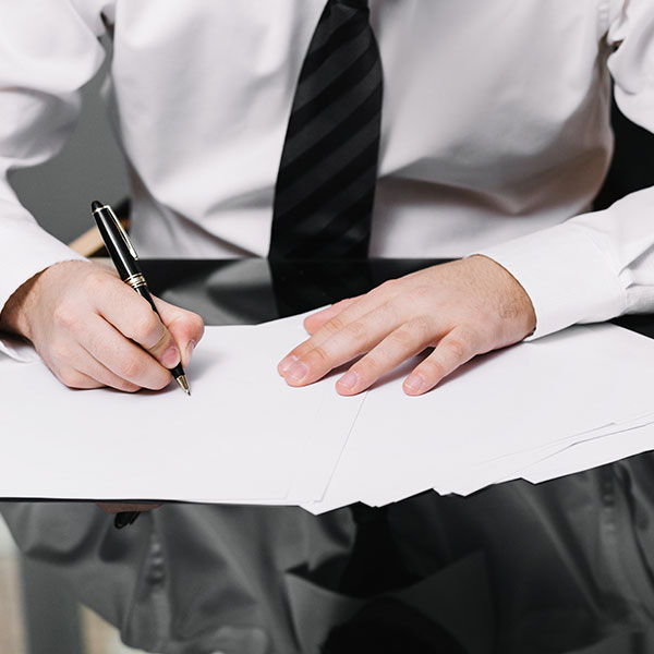 Vérifiez si vos contrats actuels sont encore avantageux ou s'ils nécessitent une mise à jour.